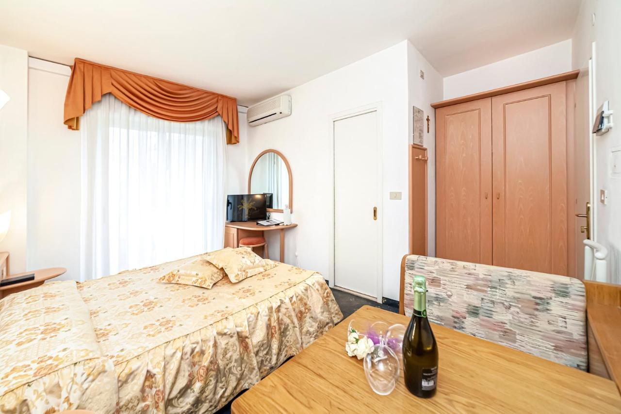 Hotel Villa Luisa Lignano Sabbiadoro Dış mekan fotoğraf