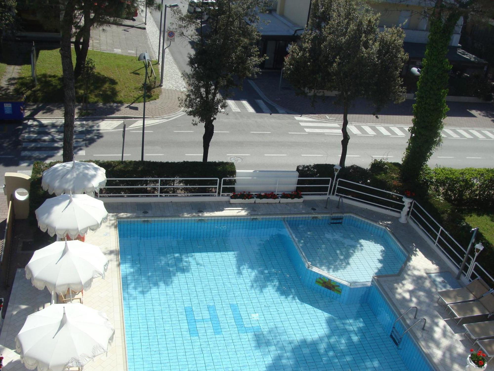 Hotel Villa Luisa Lignano Sabbiadoro Dış mekan fotoğraf