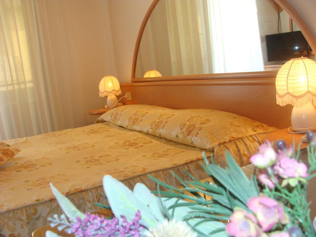 Hotel Villa Luisa Lignano Sabbiadoro Dış mekan fotoğraf